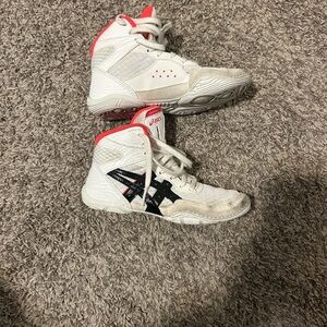 Asics Kids Wrestling shoe in White and Red